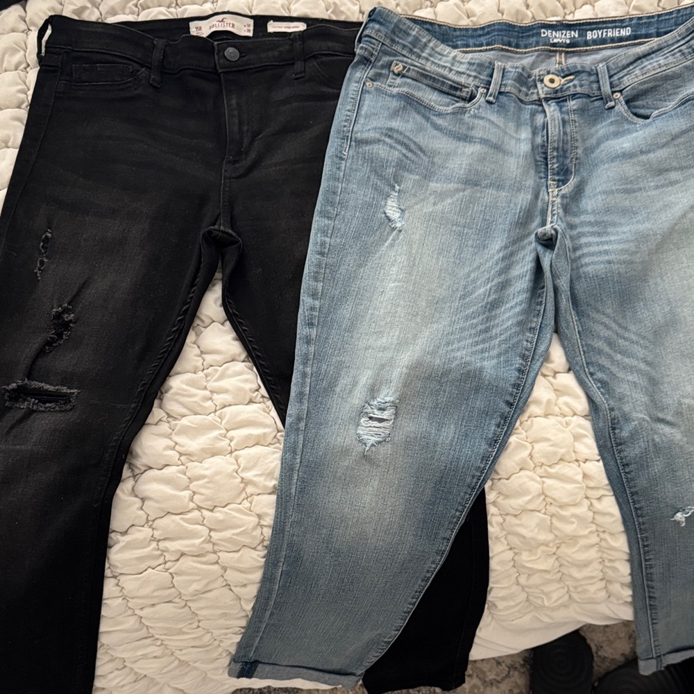 Women’s Hollister 15R Black & Denizen from Levi's 15 Light Blue Jeans